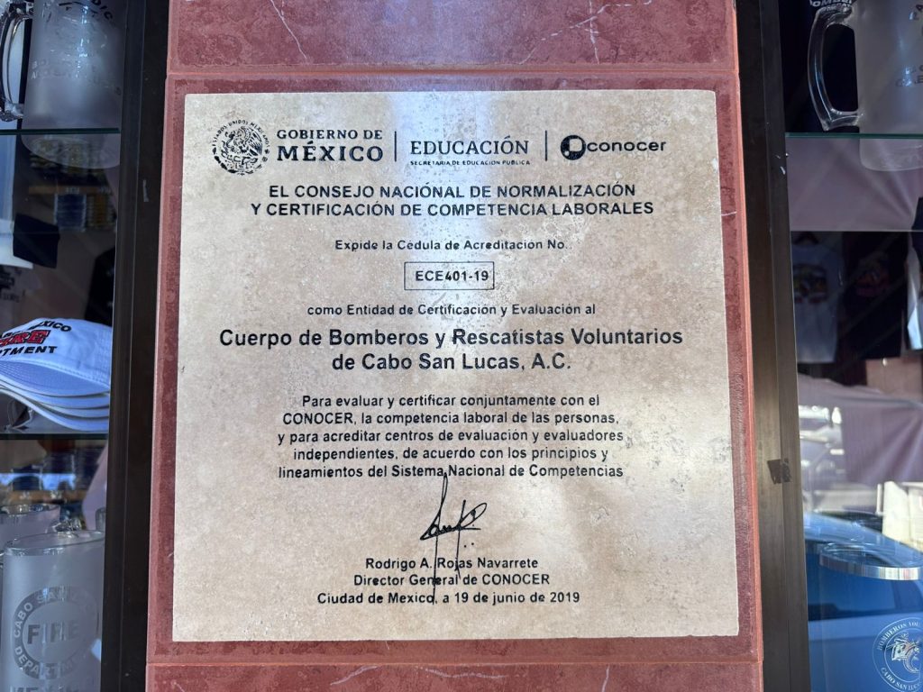 Placa de cédula CONOCER para evaluación y certificación